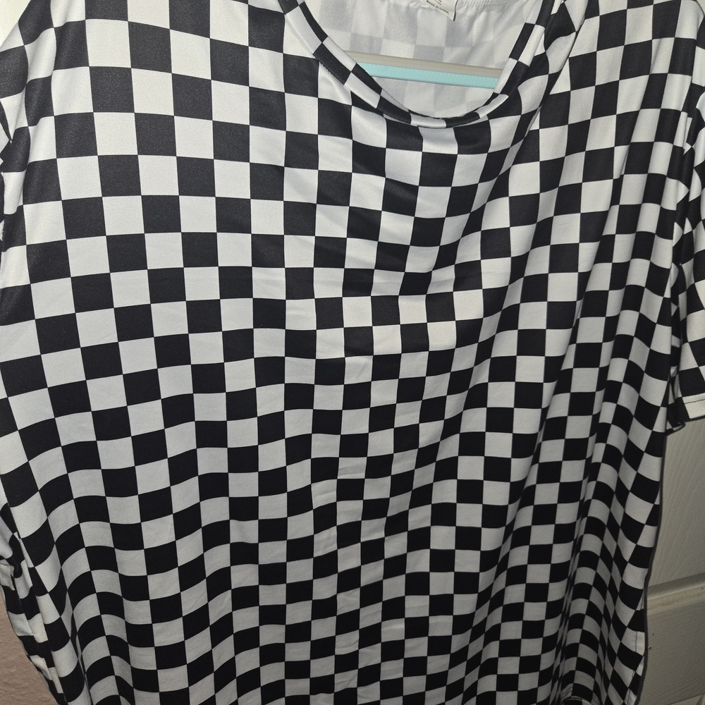 Temu Plus Size Black and White Checkered Short Sleeve Tee